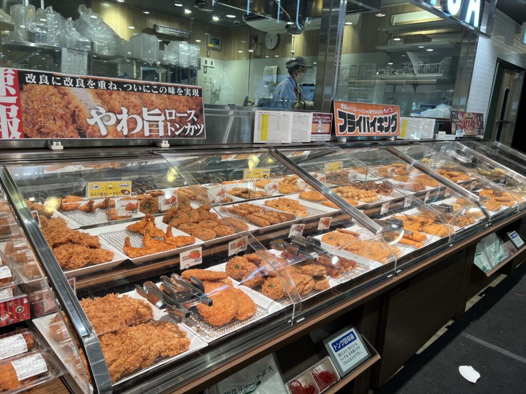 ベイシアのフーズパーク(Foods Park)のカレーバイキングの近くにフライバイキングがあり、一緒に買えば、オリジナルkれーができる。